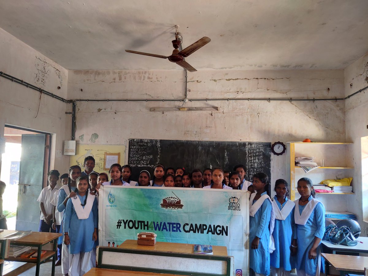 SouthSova's tweet photo. Radio dhimsa with the support of Radio bulbul has organised 2nd narrow casting session at Lauriguda School where participants got an elaborate idea regarding hygienic sanitation system and the importance of toilet.
#youth4water
#WorldToiletDay2022 
#community4change https://t.co/FMzPAHsvvU