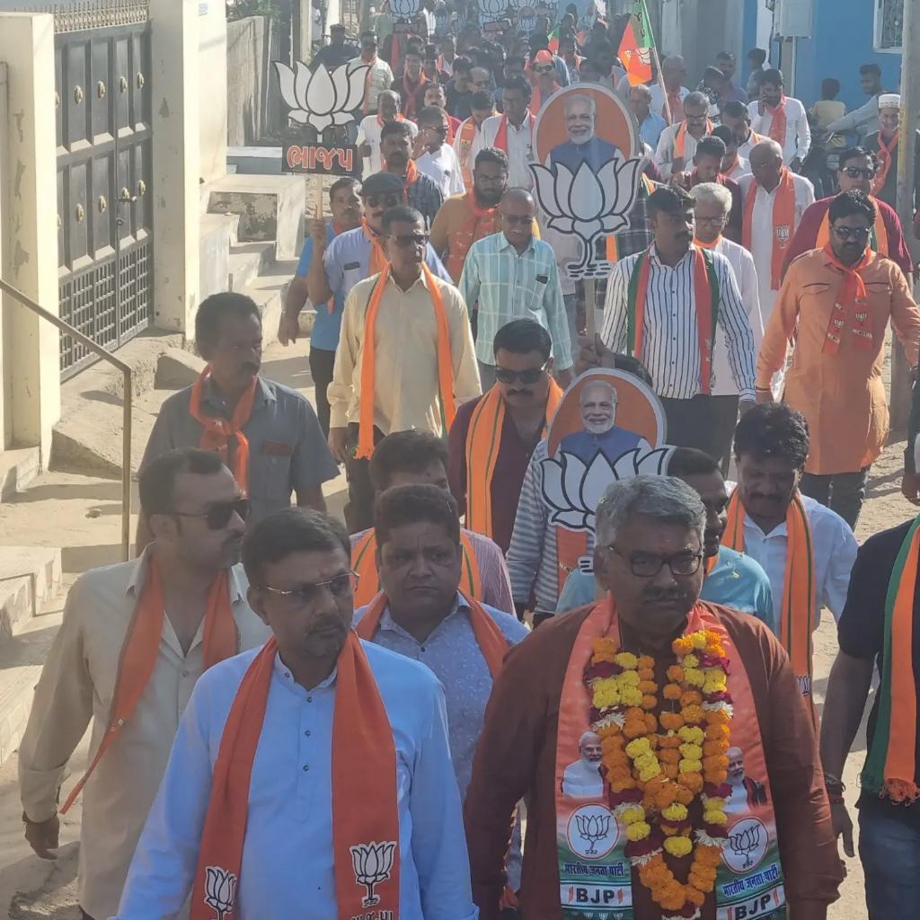 aniruddhdavebjp's tweet photo. માંડવી શહેર મધ્યે રોડ શો https://t.co/N21p980E82