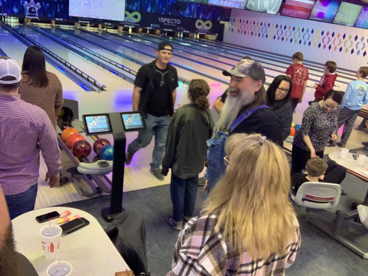 43IronCrew's tweet image. The Iron Crew went bowling to end our date night! Had a amazing time with family and building bonds that will last!#Disciple #GodIsGreat #SupportDisciple #MC #43MC  #VictoryInBrotherhood #Alabama #MotorcycleClub #MCLife #Christian #BikerLife #DiscipleChristianMotorcycleClub