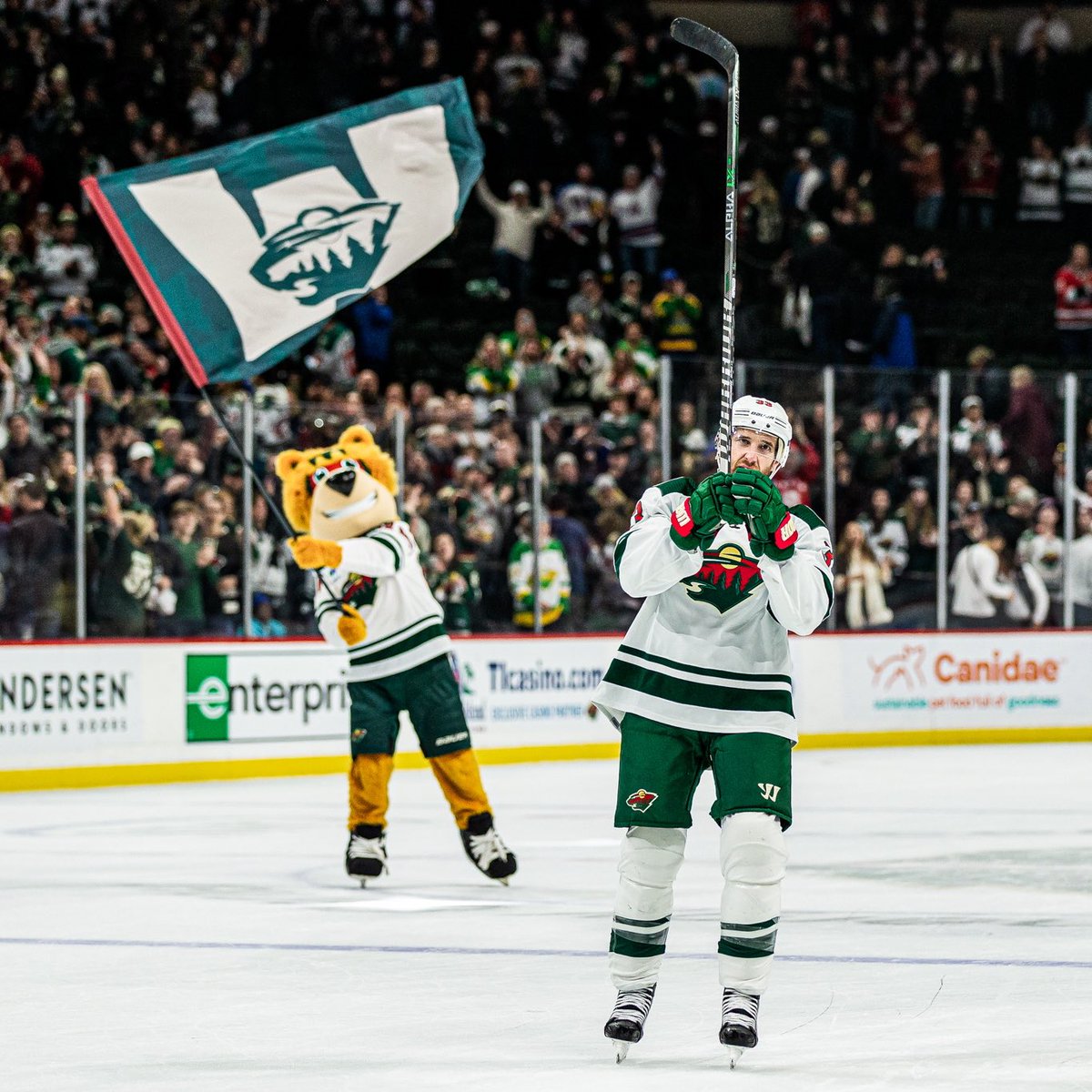 mnwild's tweet photo. A State of Hockey celebration for the Goose 🤧

#mnwild https://t.co/qPnPAzreL2