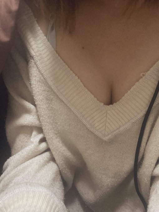 寒いから布団に包まりながら 作業してます(   ˙꒳​˙   )ぬくぬく  誰か暖めてくださいなぁ🥺 https://t.co/XyuRySeldG<a href="/tag/%E6%96%B0%E3%81%97%E3%81%84%E3%83%97%E3%83%AD%E3%83%95%E3%82%A3%E3%83%BC%E3%83%AB%E7%94%BB%E5%83%8F"class="tags"><span>#新しいプロフィール画像</span></a>