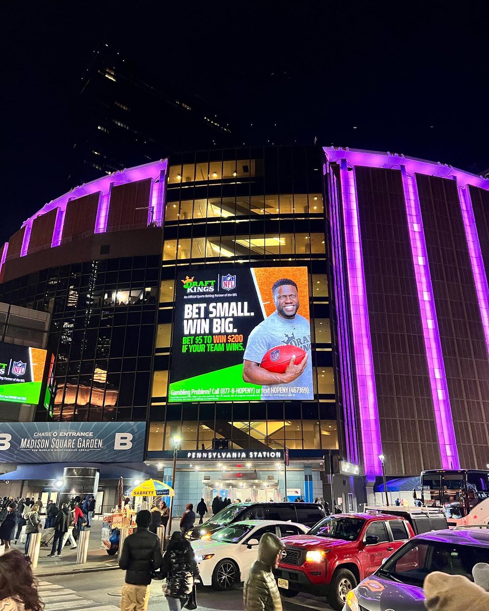 ChuckColin's tweet image. Loved the show can’t wait til 2023. You guys killed it tonight #DaveMatthewsBand