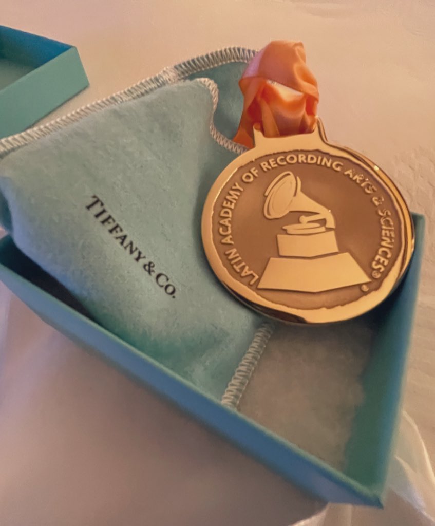 3x <a href="/LatinGRAMMYs/">The Latin Recording Academy / Latin GRAMMYs</a>  <a href="/drexlerjorge/">Jorge Drexler</a>  <a href="/xtina/">Christina Aguilera</a> !!!