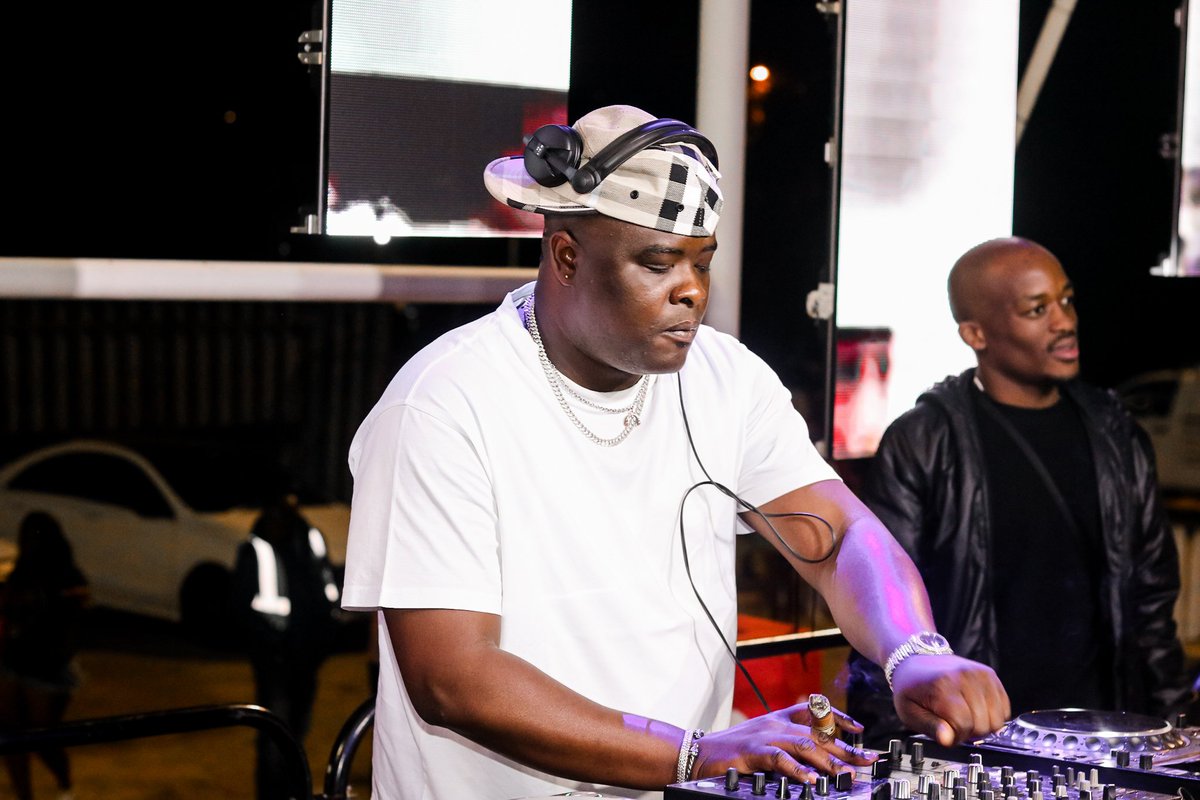 GeeSnaps's tweet photo. Last shot at @favour market💔🕊️
RIP @djsumbodysa 
#djsumbody #FIFAWorldCup https://t.co/hcgheejKKv