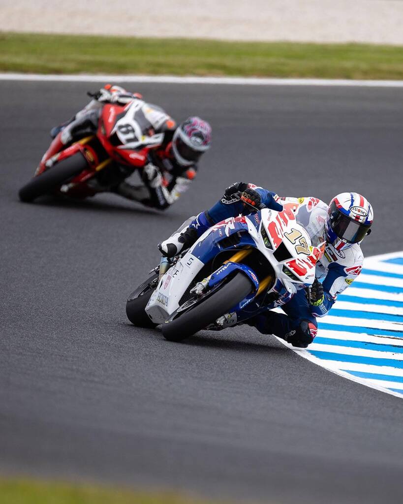 A consistent day for @troyherfoss17 saw the @penrite_honda_sbk rider score a fourth place finish in ASBK race two, followed by P4 in the final bout this afternoon! Meanwhile, teenage talent @sennaagius_81 continued to adapt to the Superbike, earning eigh… instagr.am/p/ClK4wgqL0EW/