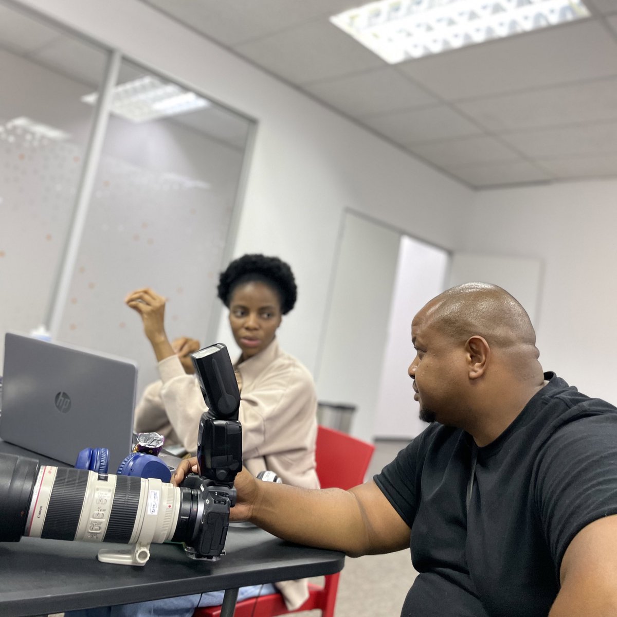 Day 2 of the #GEWHack2022 RECAP: 

✅Teams were polishing their solutions after War Room feedback
✅Participants spent time and got assistance from mentors 
✅The geeks were hacking away 👨‍💻

#GEW2022 <a href="/TelkomZA/">@TelkomZA</a>