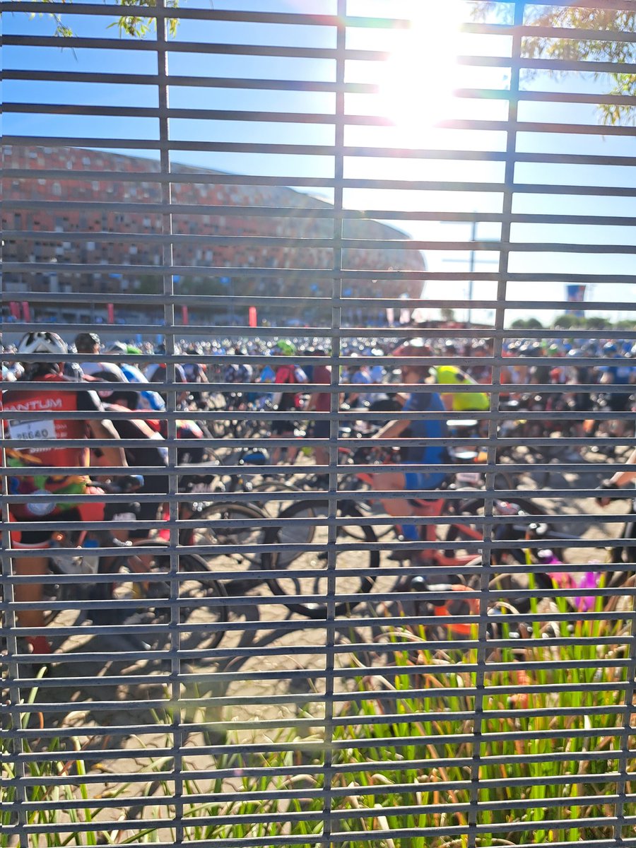 CityofJoburgZA's tweet photo. Cyclists are released in batches. Some cyclists are still awaiting their turn #VirginActive947RideJoburg #ExploreJoburg #OwnJoburg #SoundsOfJoburg ^NJ https://t.co/dL64cWjgLY