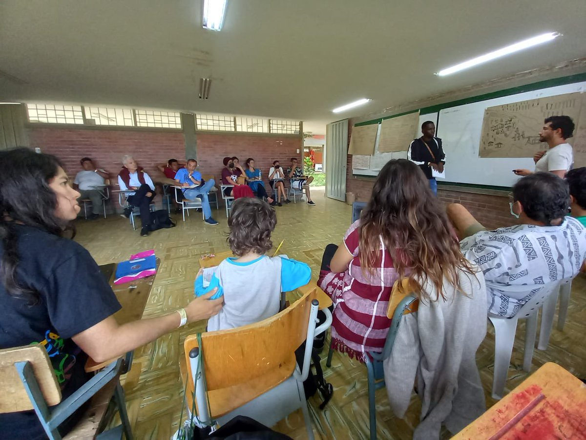 confeniae1's tweet photo. Por invitación de #Locnet participamos del Encuentro para Latinoamérica del proyecto LocNet “Conectando a los no Conectados: Apoyando las redes comunitarias y otras iniciativas de conectividad basadas en la comunidad” en Fusagasugá, Bogota, Colombia 🇨🇴 @rhizomatica https://t.co/3IvH4p5vw2