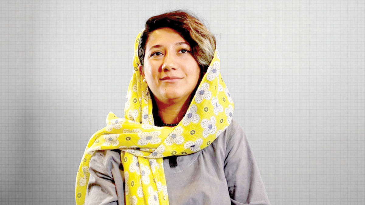 szamanzadeh's tweet photo. نیلوفر حامدی
خبرنگار ورزشی اجتماعی زندانی
30 ساله
نیلوفر به علت پوشش خبر مرگ #مهسا_امینی توسط رژیم بازداشت و به جرایم دروغین سنگین متهم شد
نیلوفر عاشق ورزش به خصوص فوتبال است
/28
#SayTheirNames https://t.co/Jpr2zyIXwG