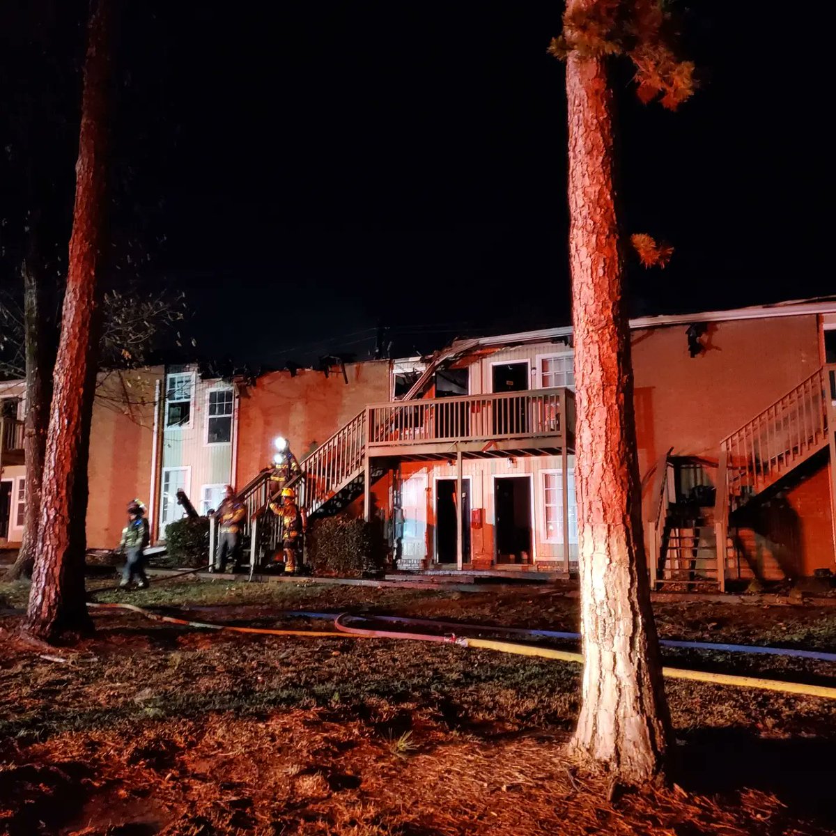 Athens_Housing's tweet photo. Last night one of the buildings at University Oaks burned down and residents need our help! Few have renters insurance. Please donate to our Open Collective so we can help the tenants get back on their feet!

https://t.co/pQhXXA6fKZ https://t.co/qHkGDwJQ9Z