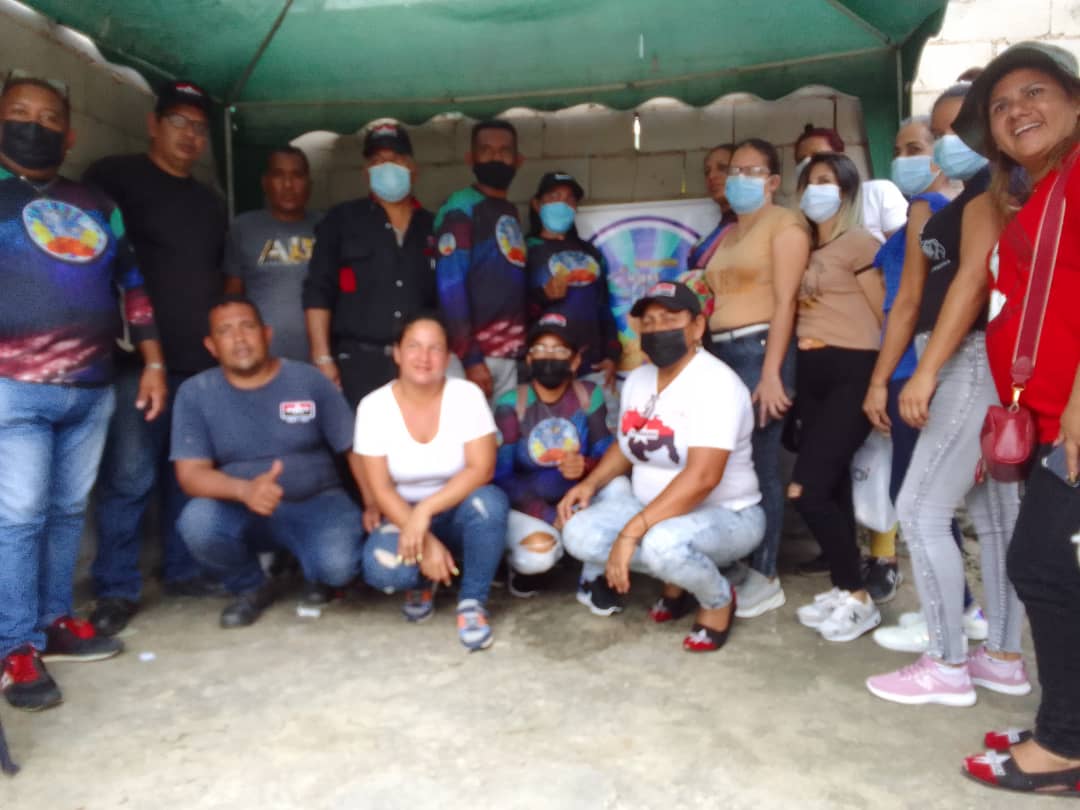 caroni_mrt2's tweet photo. 𝙇𝘼 𝙎𝘼𝙇𝙐𝘿 𝙀𝙎 𝙉𝙐𝙀𝙎𝙏𝙍𝘼 𝙋𝙍𝙄𝙊𝙍𝙄𝘿𝘼𝘿
Con éxito se llevó acabo jornada médica asistencial en el sector 4 de #FranciscaDuarte dónde la comunidad se benefició de exámenes de laboratorio, vacunación y evaluación de nutrición por parte del equipo de Barrio Adentro. https://t.co/2DKJ2Nidfb