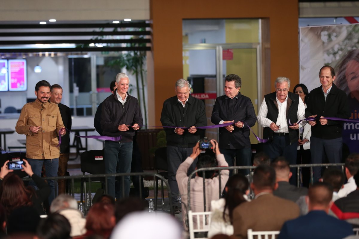 Inauguramos con el Presidente <a href="/lopezobrador_/">Andrés Manuel</a> la Clínica Comunidad Mexicana de Hemodiálisis, en #Toluca.