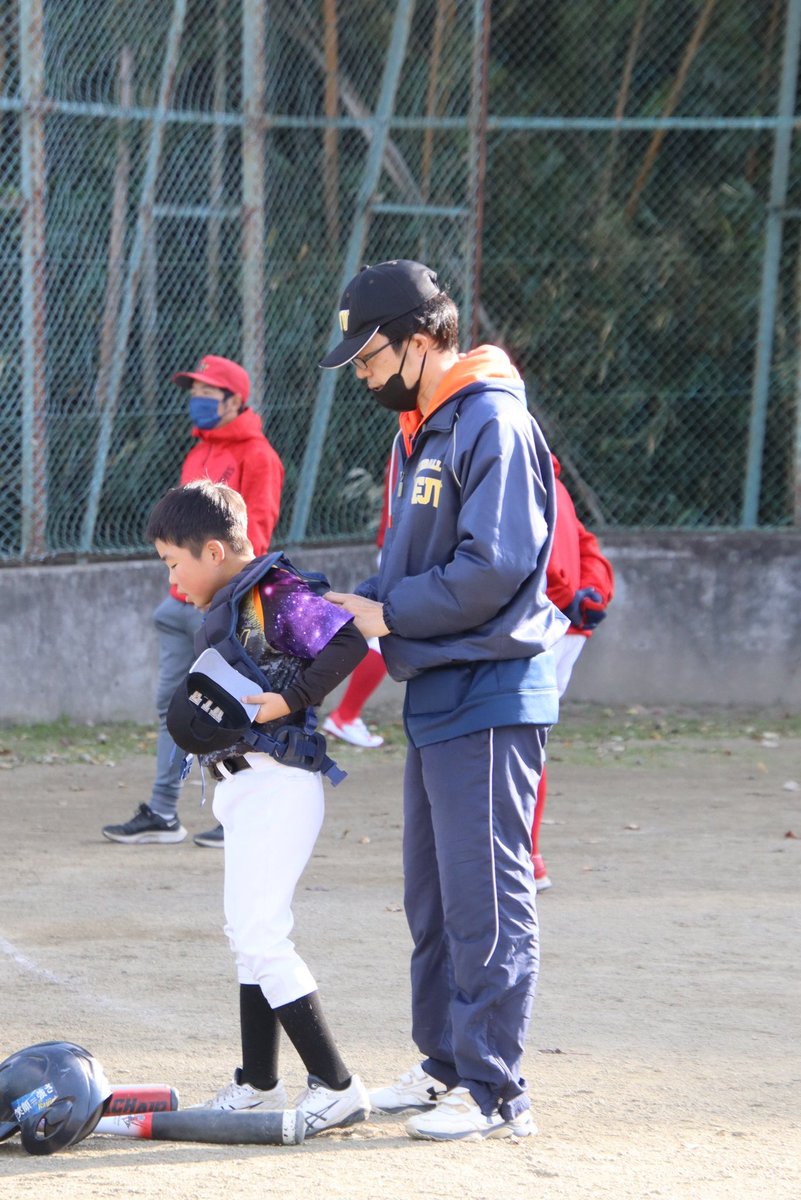 FRaijins's tweet photo. 2022.11.19
SNS 頂上決戦 キッズベースボール大会に参加しました⚾

 ��験の子や新入団員も増えて、キッズがにぎやかになりました☺️
結果は２回戦敗退でしたが、楽しそうに動いてる姿を見られるだけで大人は満足🥰

初キャプテンは緊張気味で浮かれてたのはここだけのひみつ🤫

#少年野球 #名取市 https://t.co/b1Dz7Gr0JM