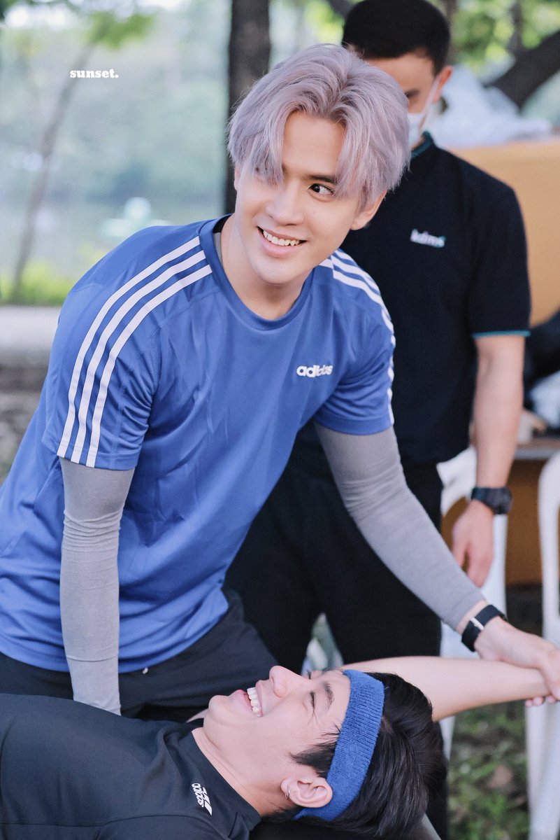 sunset9821's tweet photo. 221120 เมื่อคนพี่ยืดเส้นให้คนน้อง ☺️

@film_tnp20 @RachataJam 

#jamfilm #แจมฟิล์ม #JamRachata #แจมรชตะ #FilmThanapat
#TarorunxJamFilm https://t.co/9W47yWf7Ob