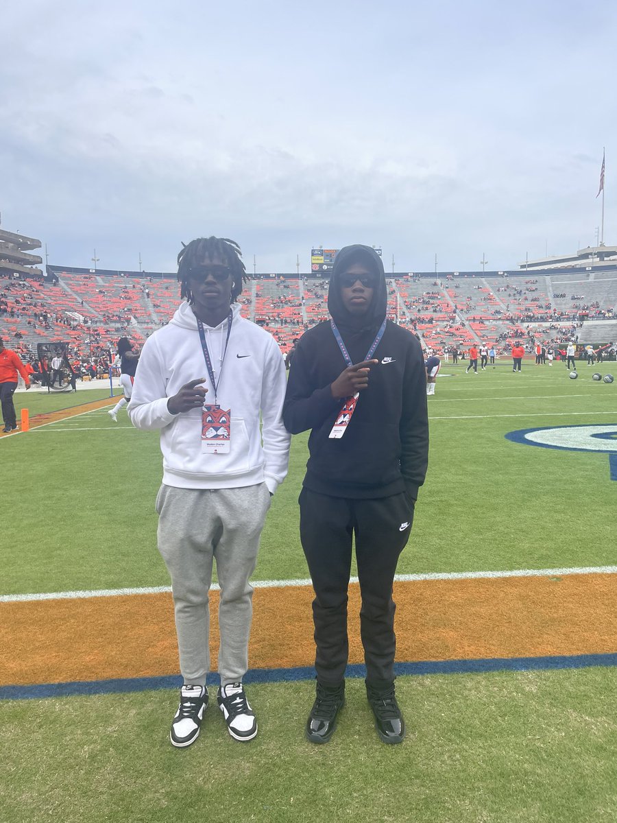 Thank you <a href="/AuburnFootball/">Auburn Football</a> an <a href="/_JaredDTucker/">Jared Tucker</a> for showing the boys <a href="/xklvsive_1/">Denairius Gray</a> &amp; <a href="/takeemdeep9_/">Waden “Woo” Charles🌴</a> a great time 💯 <a href="/Coach_Ike19/">Coach_Ike19</a> <a href="/SCanyonsFB/">Somerset Canyons Football</a>