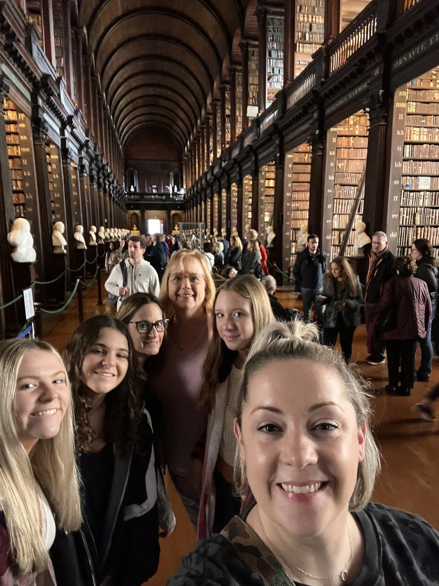 PetersIrishDnce's tweet photo. Book of Kells &amp; Trinity College! https://t.co/nPTxthlJaf