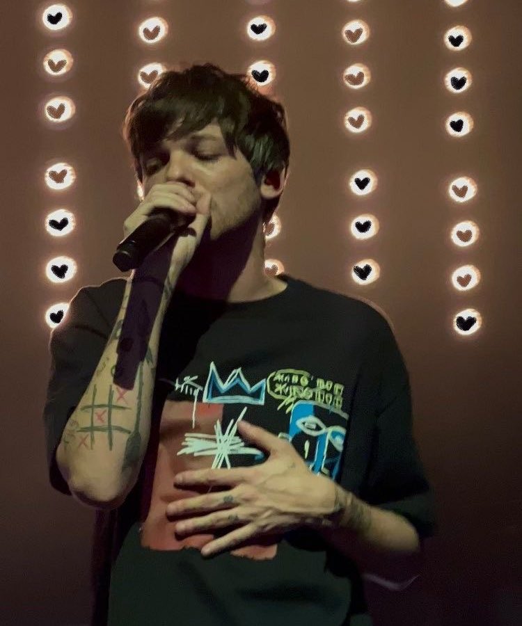 yvicavallo's tweet photo. Let’s go, pretty boy #LouisAddDR #LouisComeToDomRep https://t.co/7DMg9YzfVN