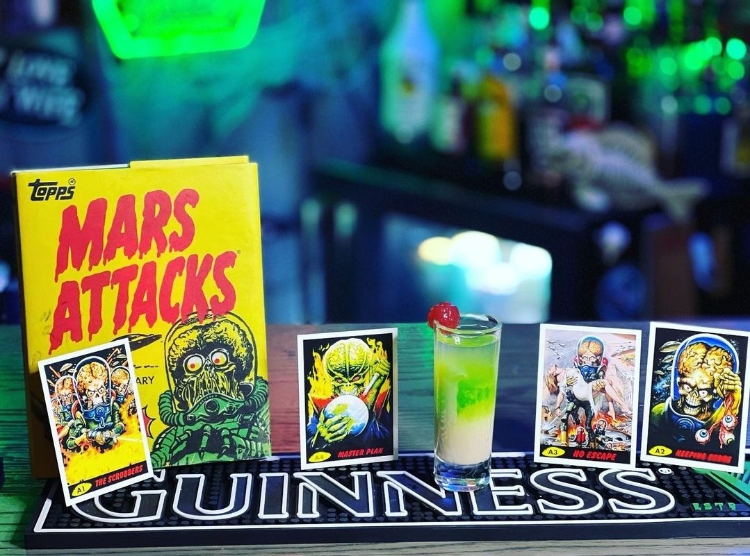 The drink of -MARs ATTACKS- The
Alien Shooter #PodcastAndChill #podcasts
#whitebataudio #moviepodcast #moviereview #beer
#drunkpodcast #moviefacts #classic #podcastlife
#subscribe #horror #liqour #podcastlovers #comedy #scifi
#TheDEN #drinkreview #hugecasting #timburton