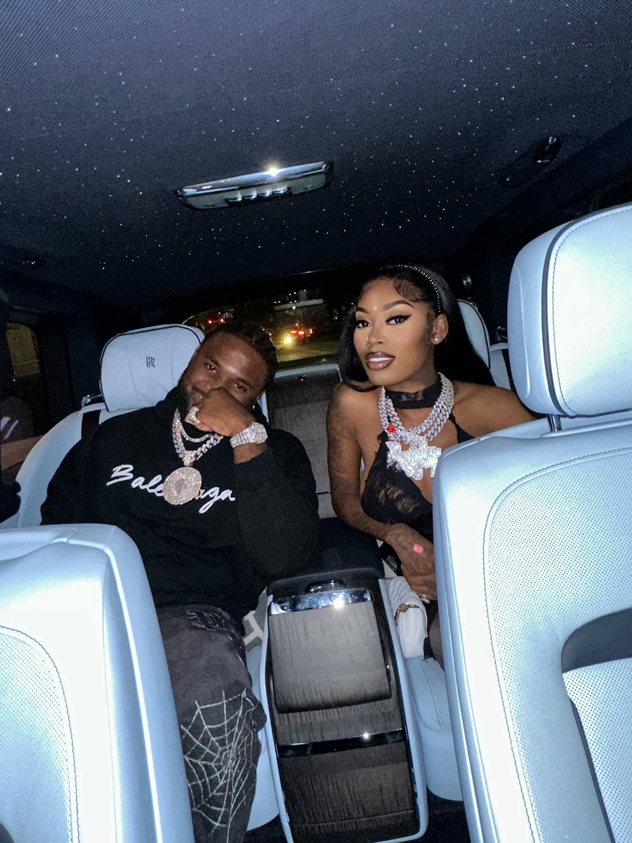 AsianDaBrattt's tweet image. Fell in love with A Rich Nigga 🫶🏽💙💍