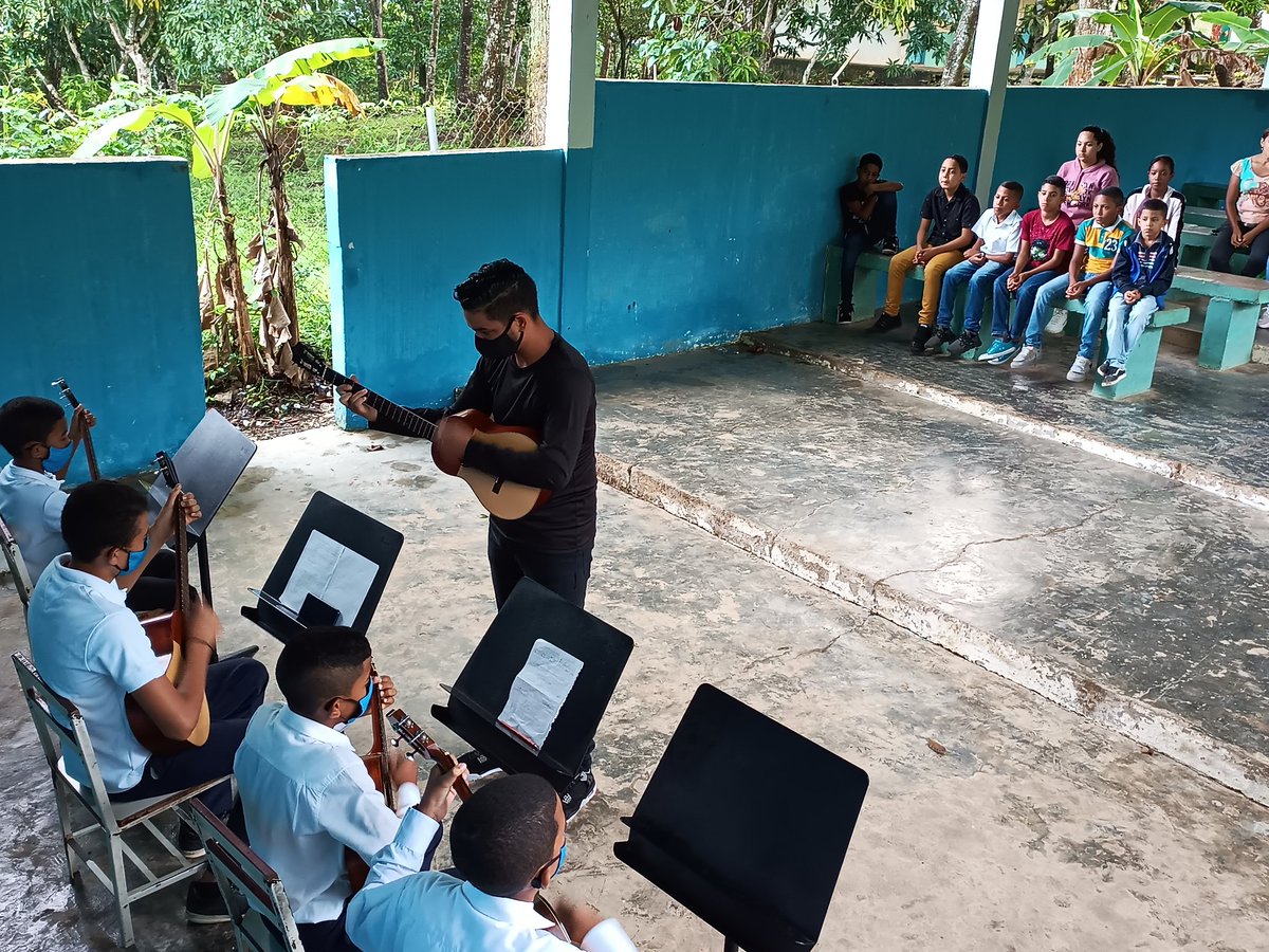 Presentación de la Orquesta Sinfónica Juvenil "Angel Emiro Rivero" y Programa Alma Llanera

En el Marco del 44°Aniversario de El Sistema en Falcón 🎹🎻

#ElSistemaenFalcón
#44aniversario
#SomosElSistema 
#MúsicaParaTodos
#LaMusicaSigueSonando 
#culturadepaz