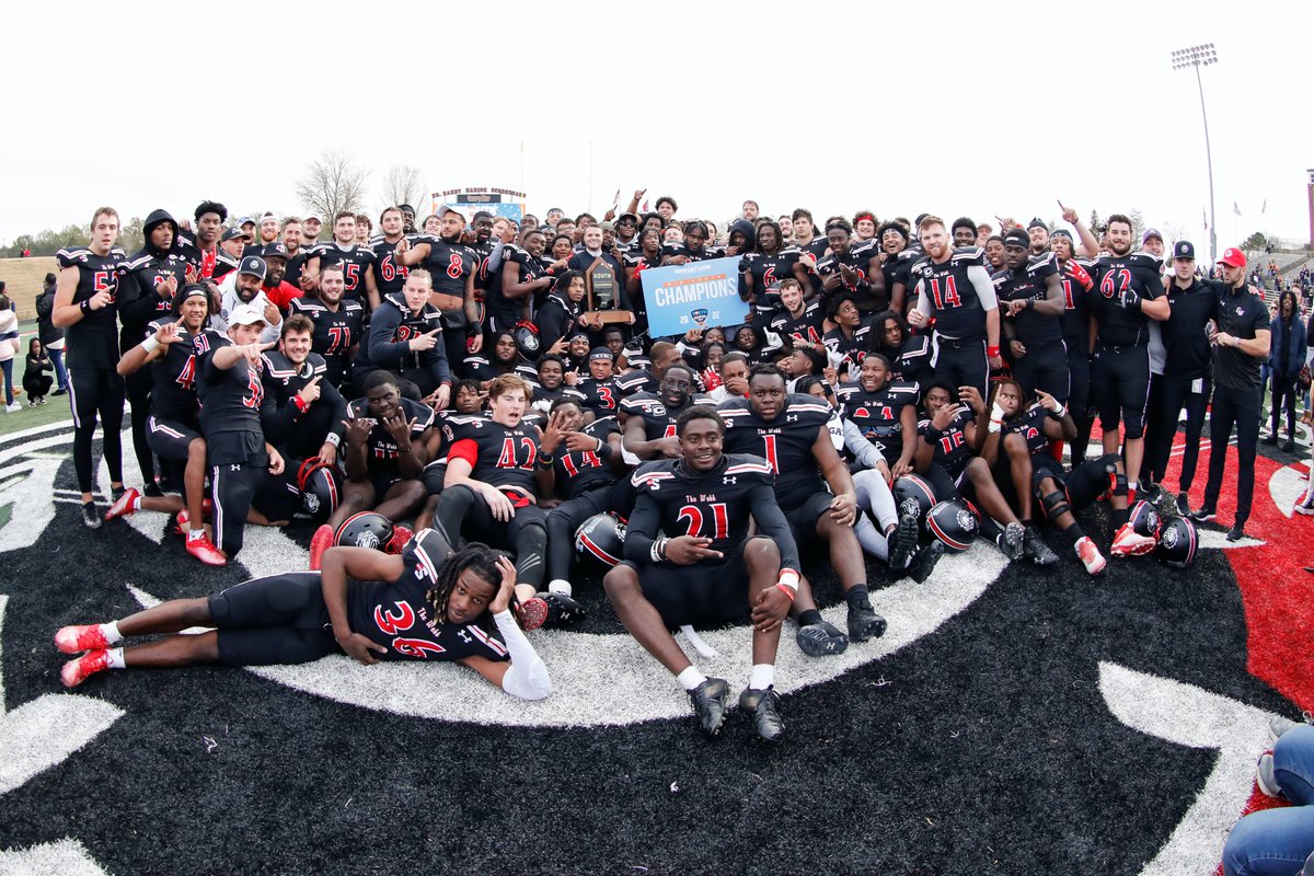 For the first time in program history, Gardner-Webb is headed to the FCS Playoffs!

#FCSPlayoffs x 📸 <a href="/GWUFootball/">Gardner-Webb Football</a>