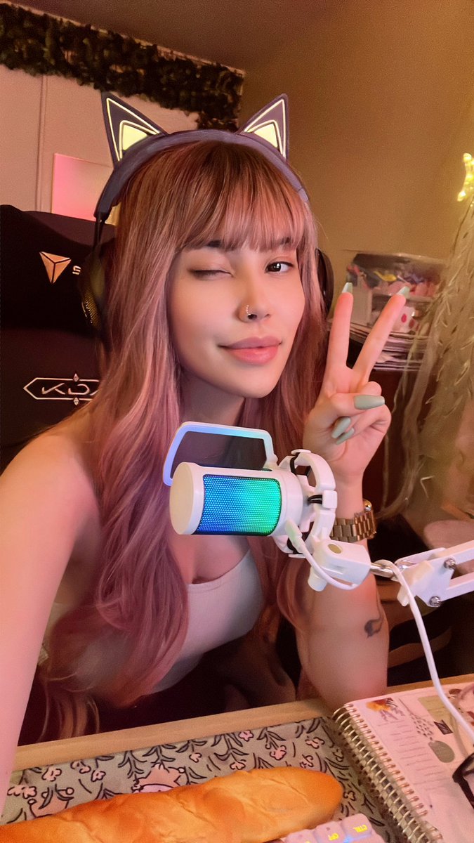 여신 feliciavox of 🌱 on Twitter "we are LIVE for jackbox game night