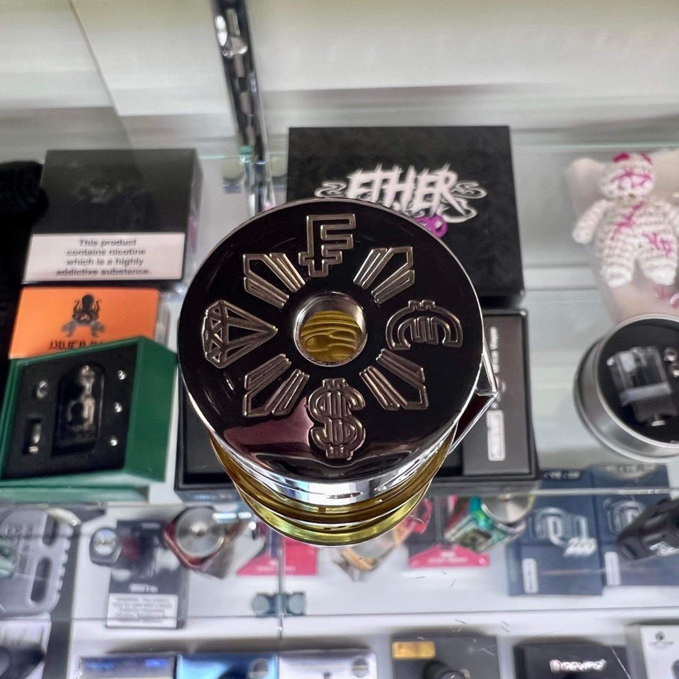 DelightsVaping's tweet photo. Pilak Royal Flush V4.5 21700 By 2JNT ***PRE-OWNED***
https://t.co/FATuDTyr29
#VapingDelights #smallbusinessowner #vapeshop #mechmods #2jnt @mike_delights https://t.co/7c3V6m8qBW