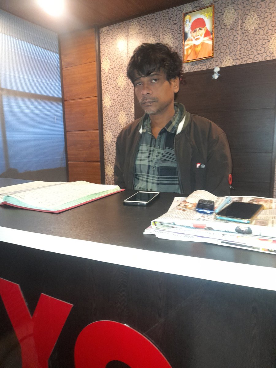 LambaDivyani's tweet photo. @riteshagar i am standing in your oyo room gopika stay nagpur. Your affiliate hotel denied our checkin as he has a riff with @oyorooms. Your services have downgraded. 
I would not recommend this to anyone. 
Ill mannered https://t.co/WFBs5BlFJ7