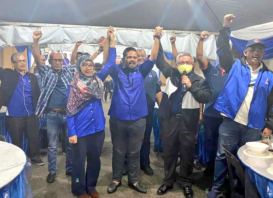 Syukur Alhamdulillah, Barisan Nasional (BN) menang di parlimen Tenggara, Johor.

Terima kasih kepada pengundi² parlimen Tenggara. Tahniah diucapkan kepada YB Manndzri Bin Hj Nasib.

#PRU15