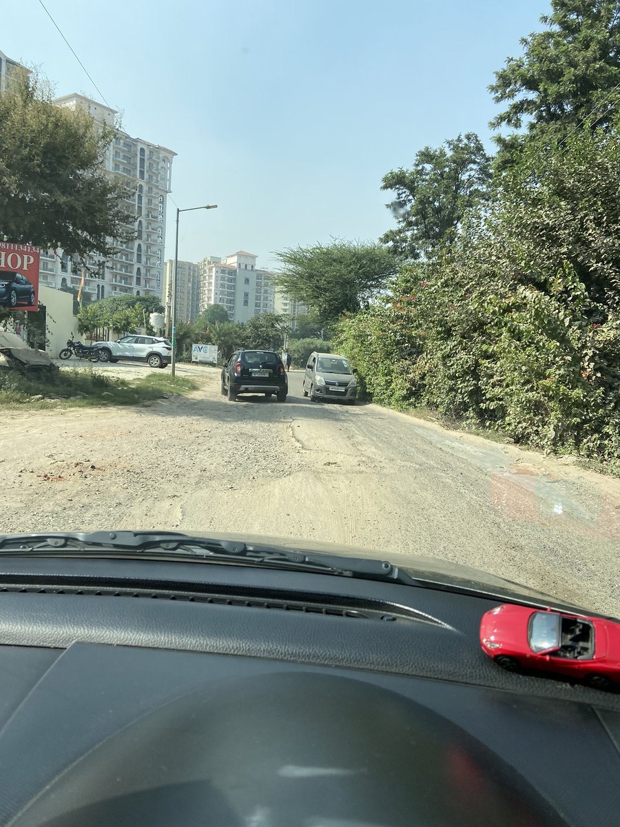 anujg2711's tweet photo. Where are we on the road repair? Will any authority come forward to get this done or we need to raise to more high? Come and drive @OfficialGMDA @MCManesar @OfficeOfNG @cmohry @DC_Gurugram @nishantyadavIAS @NavbharatTimes @TheGurugramNews @TOIIndiaNews @HaryanaPwd https://t.co/EFeVNVgAaG