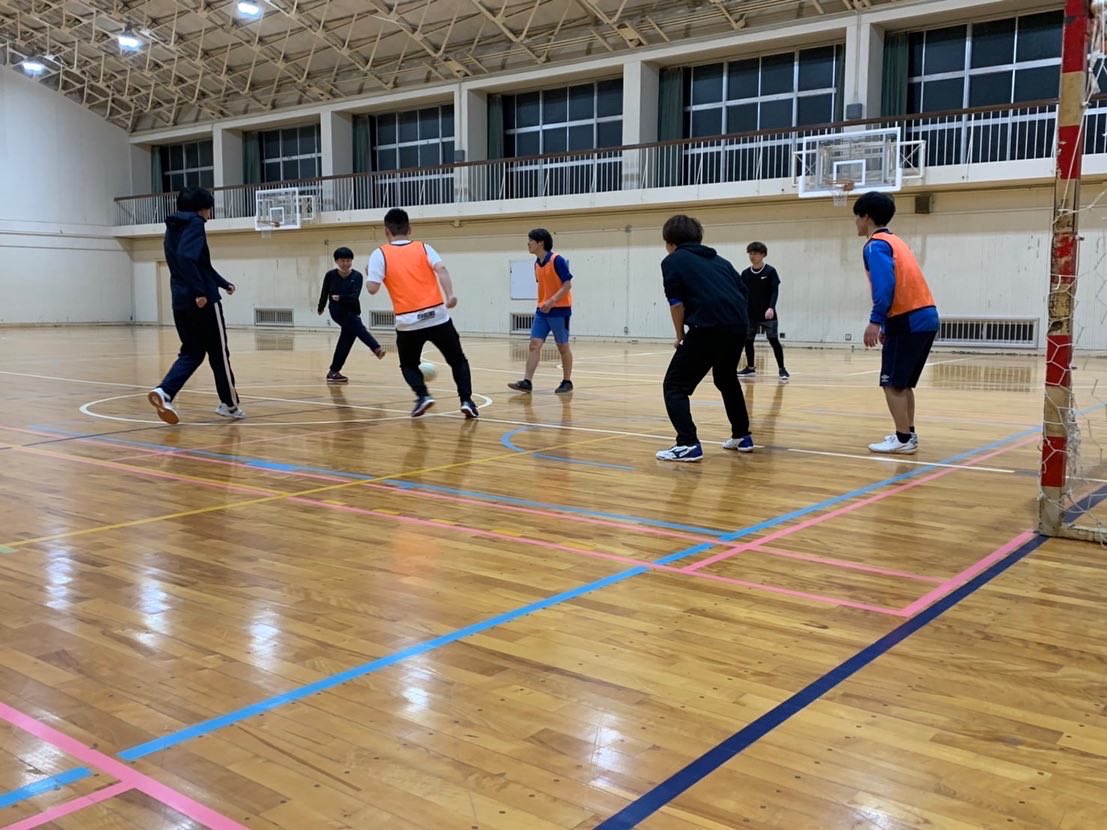 saru_begin11's tweet photo. （活動報告11/19)今日は11人で活動しました！前回来てくれた女の子も来てくれて、覚醒したメンバー、活動の中で成長するメンバーもいてめちゃくちゃ面白かったです🤣
寒い日が続きますが、体調に気をつけて残り年内の活動楽しんでいきましょう🔥⚽️
#春から香川大学 #春から香大 #足猿 https://t.co/kjEr6AAizf
