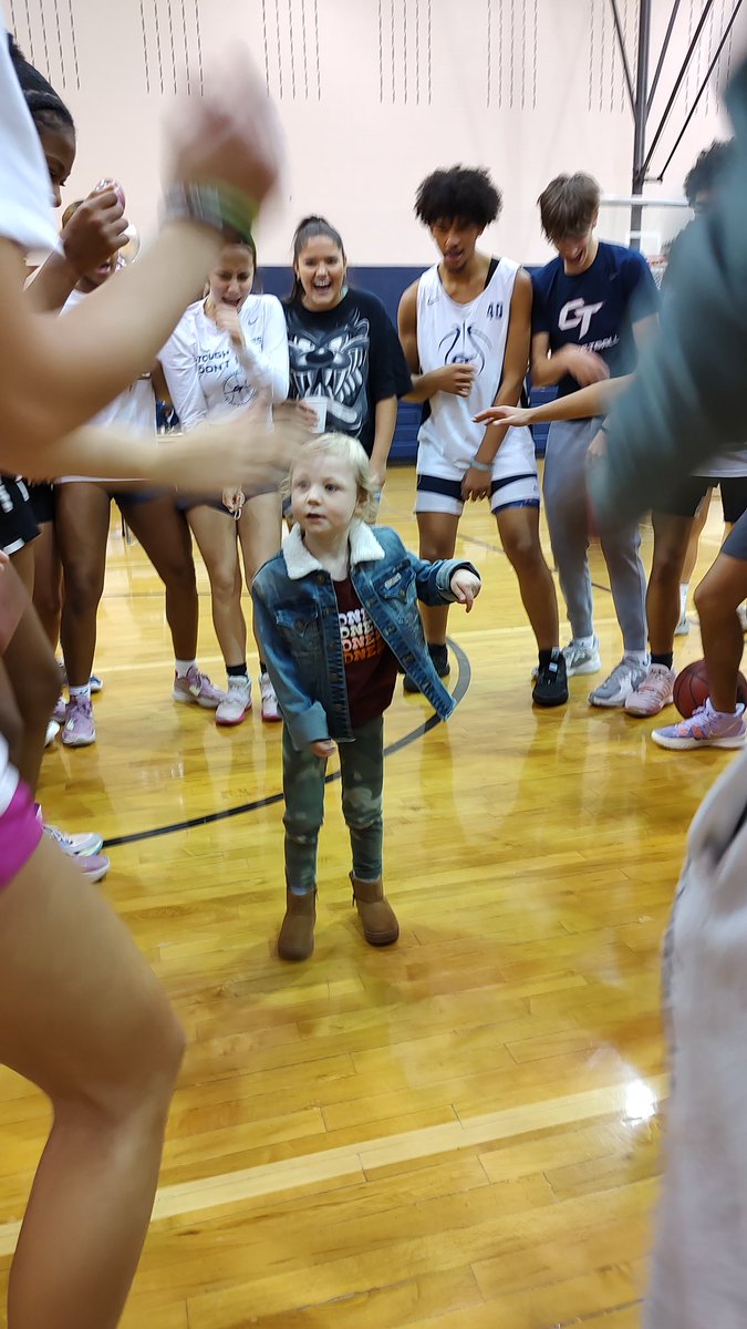 dmillerct15's tweet photo. Our Shoot-A-Thon was a lot of FUN. Thank you to all who made this happen for Elizabeth Watt PDCD Research Fund. And, huge thanks to Elizabeth, Zoi, and their families for spending the afternoon with us. 
#fundraising
@CTHSAthletics 
@CTBoysHoops 
@CTHS_Unified 
@CTLadyCougars https://t.co/eSfO3Y76gF