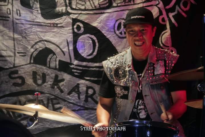 discausepunk's tweet photo. meNYATU bareng kang dagang SUKARIA KOLEKTIF kota tahu Sumedang at @csb_music_studio_smd 
📷 @aghra.maulana 
#discause #punkdjago #dokarbootboys #tasikmalaya https://t.co/eTiHBX7mFm