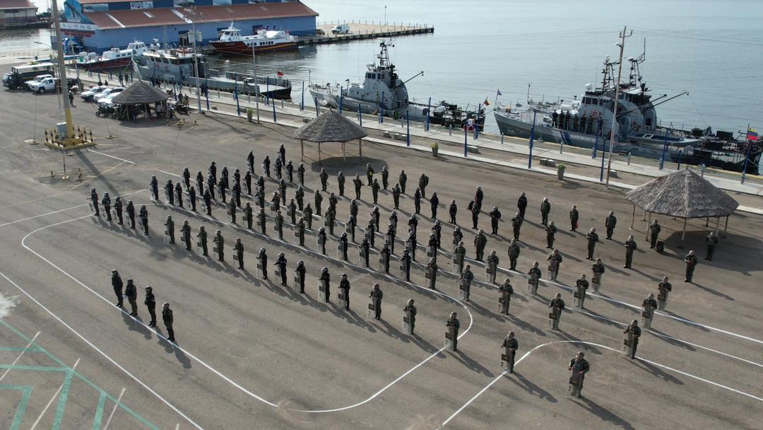 En Unión Civico Militar, el Comando <a href="/AB_Guardacostas/">Comando de Guardacostas</a> a través de sus Estaciones Principales, desplegadas a nivel nacional, participaron en el despliegue general para las operaciones conjuntas coordinadas y articuladas por el
<a href="/CeaFanb/">CeaFanb</a> y el @MijpVenezuela “Navidades Seguras  2022”.