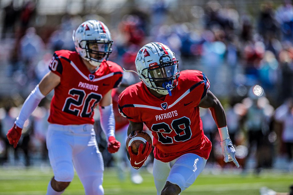 After a great conversation with @Benji_Jae I’m blessed to receive an offer from the University of Cumberlands @UCPatriotFball 🔵⚪️🔴@raveryjr @CoachBeacham @gctitansfb @DexPreps @PrepRedzoneAL