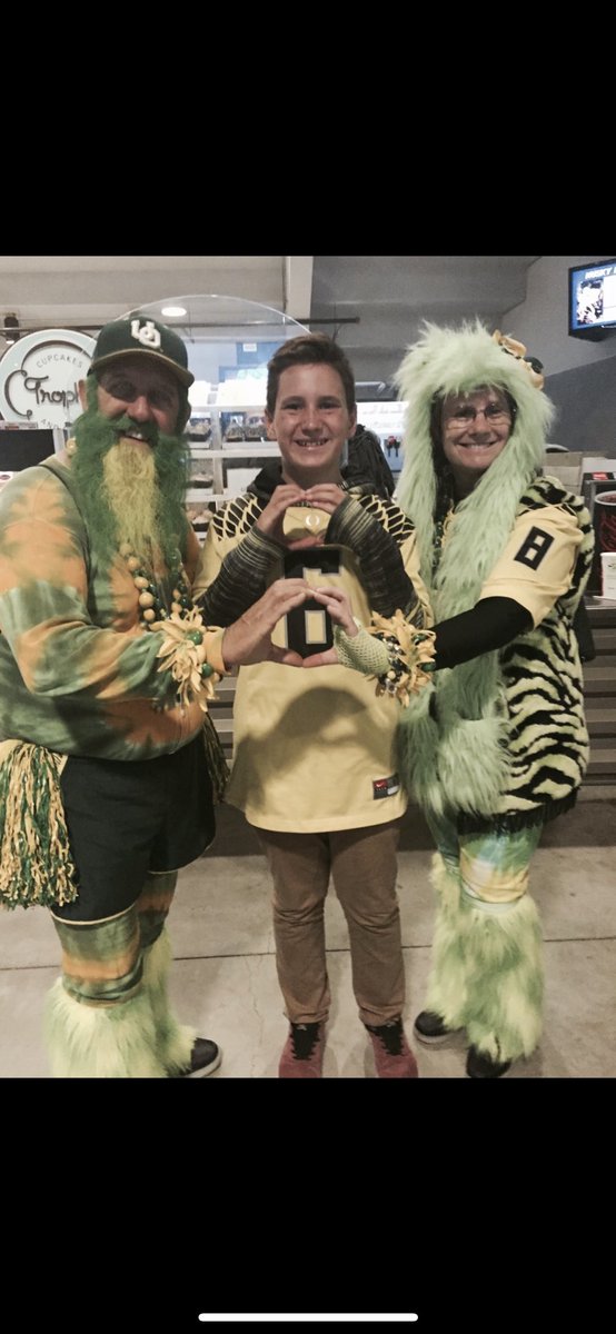 Nolan_145's tweet photo. Oregon @ Washington 2015(On left) Oregon VS Utah 2022! (Right)  #ScoDucks https://t.co/BloD8C37TD
