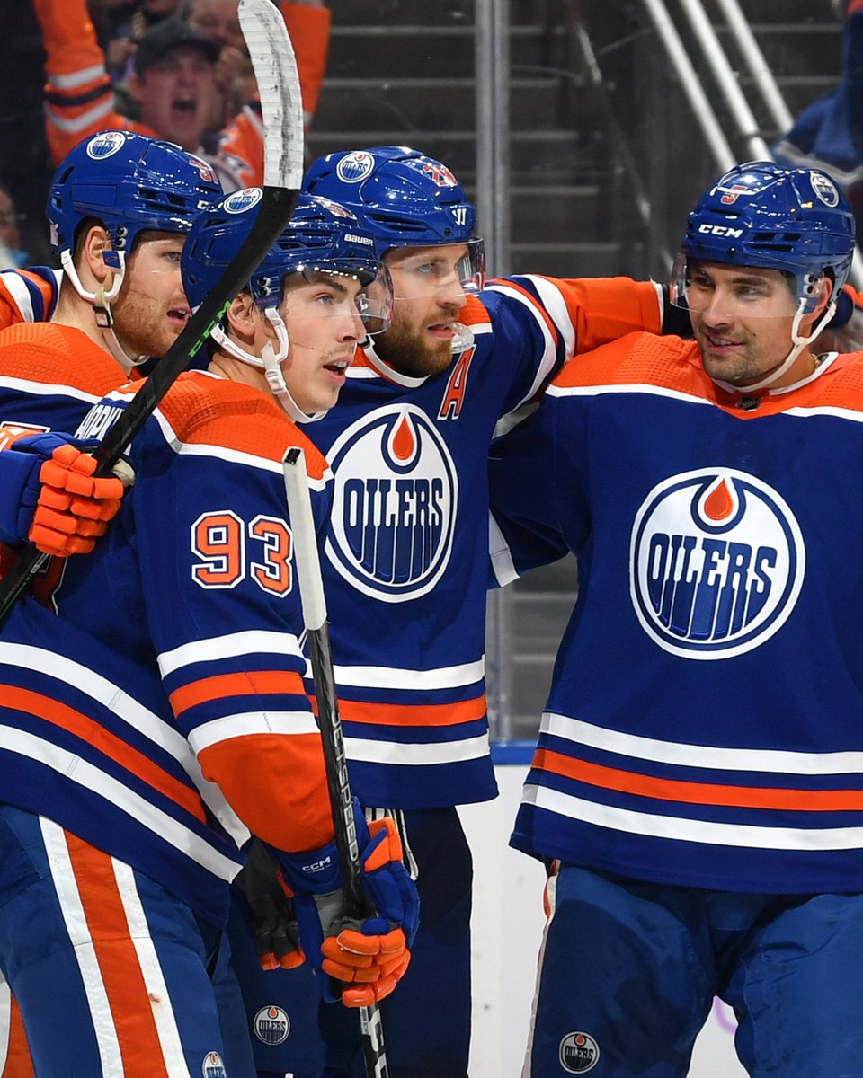 EdmontonOilers's tweet image. 🎶 PLAY LA BAMBA BABY 🎶

The #Oilers defeat the Golden Knights 4-3 in overtime at @RogersPlace!

#LetsGoOilers