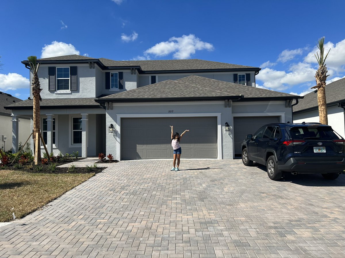 JenbRrero's tweet photo. We are #Home 3,600 SF of happiness for our children to get creative in their own space ❤️ #Floridaretirement #FloridaGirl #sunshine https://t.co/lC2j0YpDSb