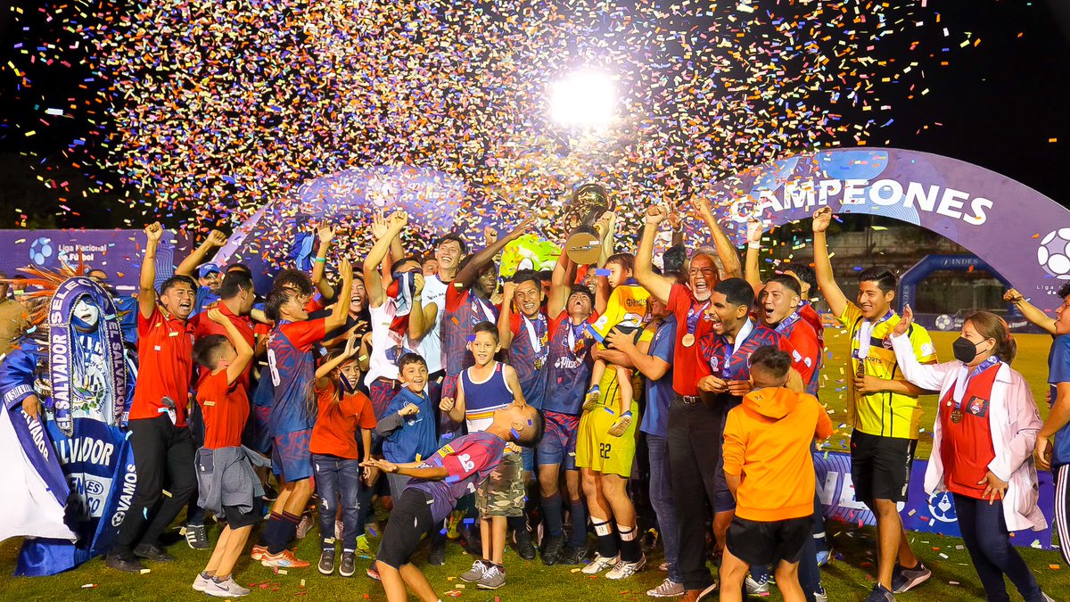 santaanamfc's tweet photo. 🏆¡C A M P E O N E S!🏆
¡DESDE SANTA ANA, PARA EL MUNDO ENTERO! 😎😌
#VamosPumas
#FinalLNF https://t.co/hi3TEVCdtr