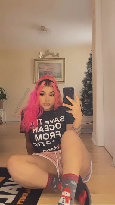 Before Twitter Dies, Anybody want to admit they have a crush on me?🫶💗  #Twittershutdown #trending #Egirls<a href="/tag/fifaworldcup"class="tags"><span>#fifaworldcup</span></a><a href="/tag/trending"class="tags"><span>#trending</span></a><a href="/tag/egirls"class="tags"><span>#egirls</span></a><a href="/tag/engvnz"class="tags"><span>#engvnz</span></a><a href="/tag/strictlycomedancing"class="tags"><span>#strictlycomedancing</span></a>
