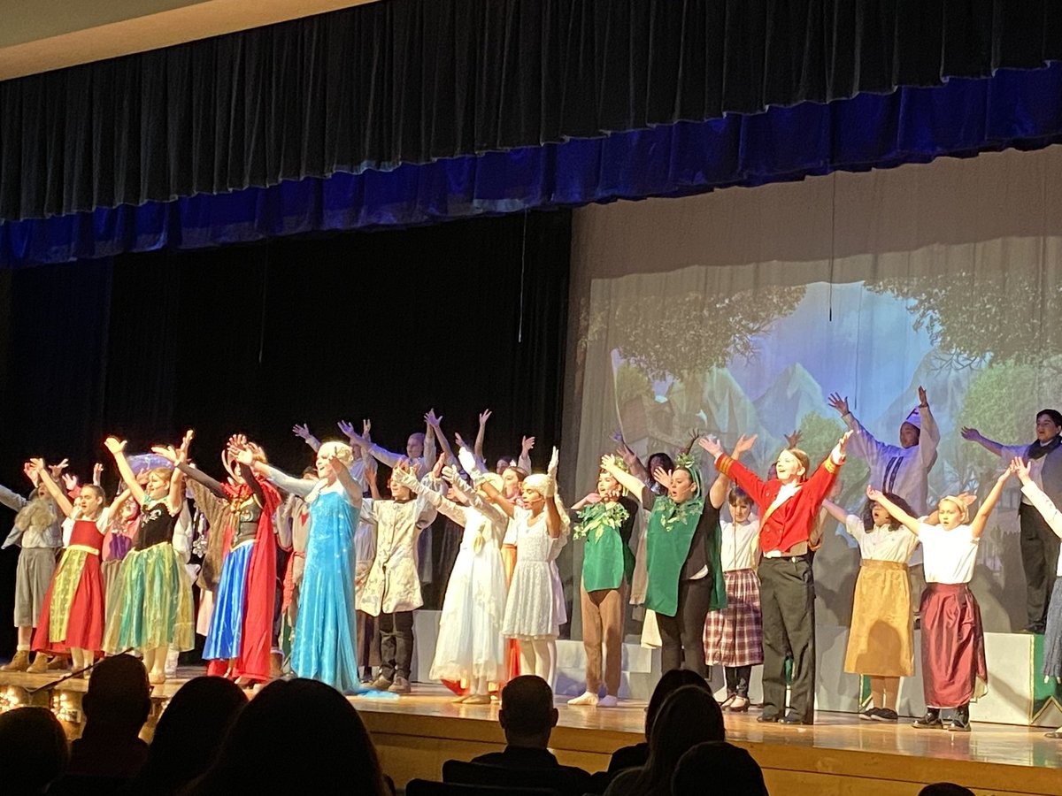 Amazing production of Frozen Jr. tonight! We are so impressed! @taranovichj1 @WatsonBryan7 #bethelmiddleschool