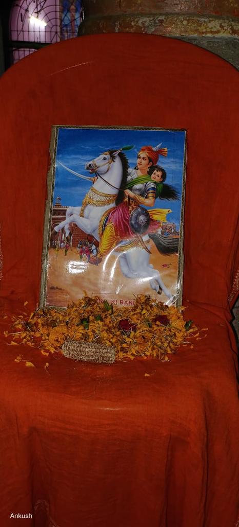 MadhurmilanNayk's tweet photo. रानी लक्ष्मी बाई की जन्म जयंती पर विभिन्न   सामाजिक युवाओं के साथ  उनके चित्र पर पुष्प अर्पित कर  उन्हें याद किया।
#ABVP_Narayanpur 
#पंचायत_जयपुर_चूहर_पूर्व 
@Nyksindia 
@cleanganganmcg 
@ABVPVoice 
@MoJSDoWRRDGR 
@gssjodhpur 
@UNV_India 
@ianuragthakur 
@HoneysinhaSD 
@ngbgp https://t.co/cWri3pVyl5