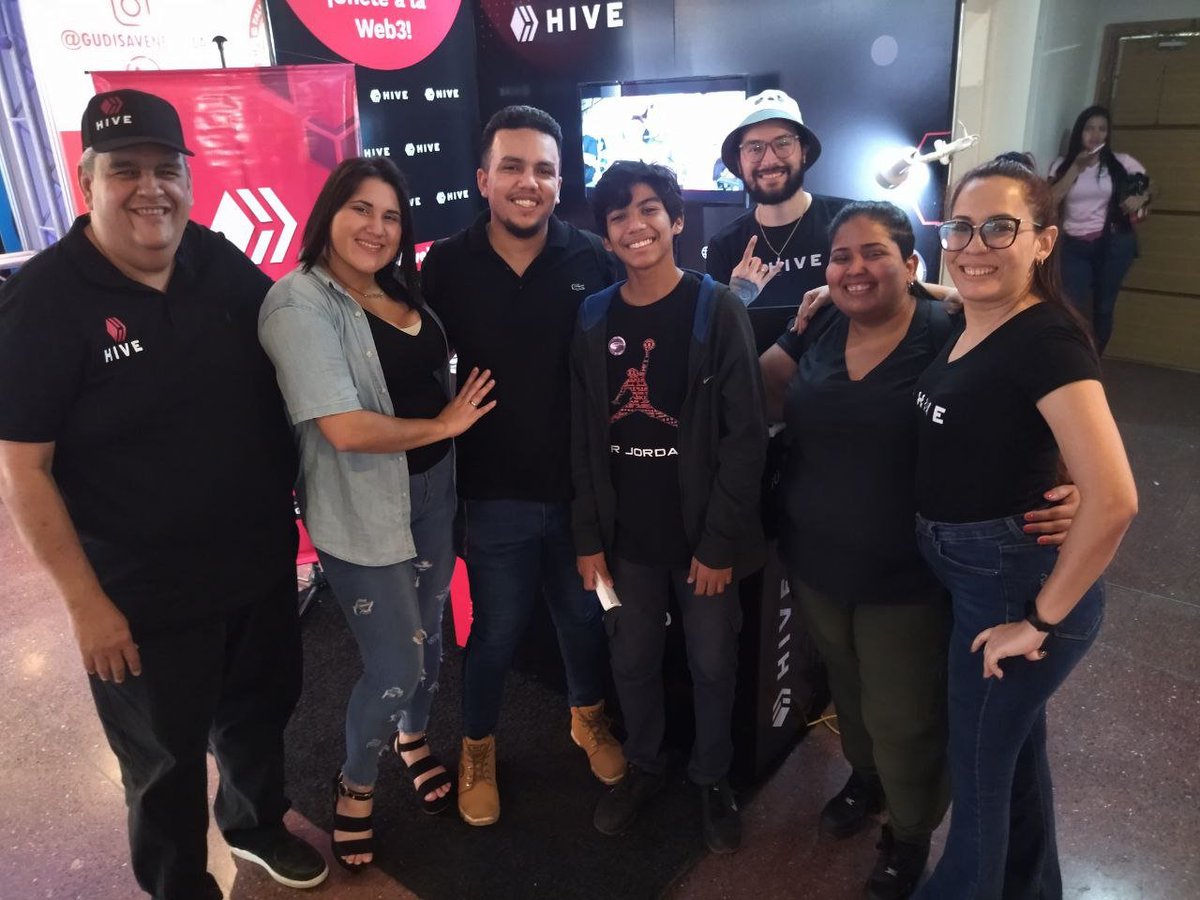 pavonj_'s tweet photo. Mis respetos para ustedes que llevan a #Hive más allá de la web. 💯 @Fermionico @Dimeilaz @arlettemsalase @soy_laloreto https://t.co/xcMlSm5t7h