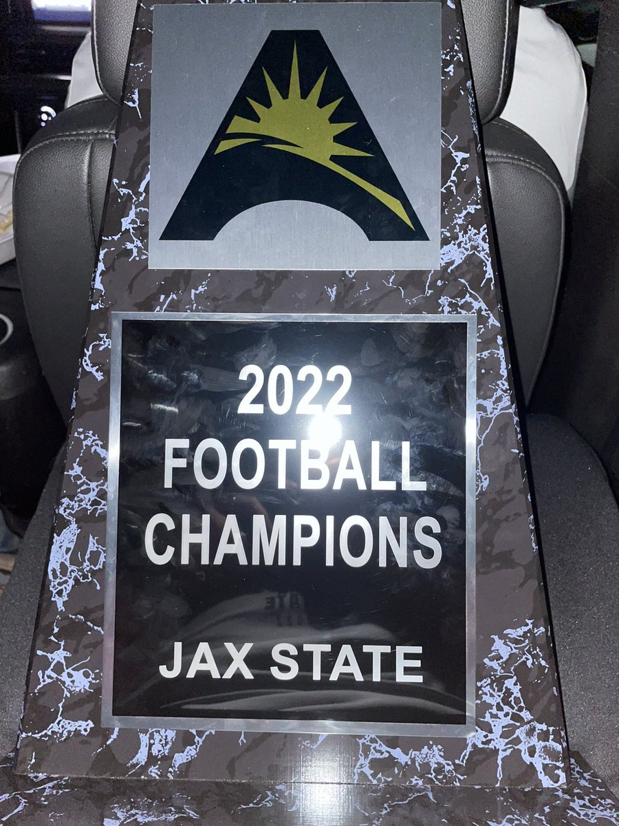 CoachRSmith1's tweet photo. What’s causing all this??? #WalkThatIsle #2022Champs #🐔🔴⚪️ https://t.co/rYiTJI8lyX
