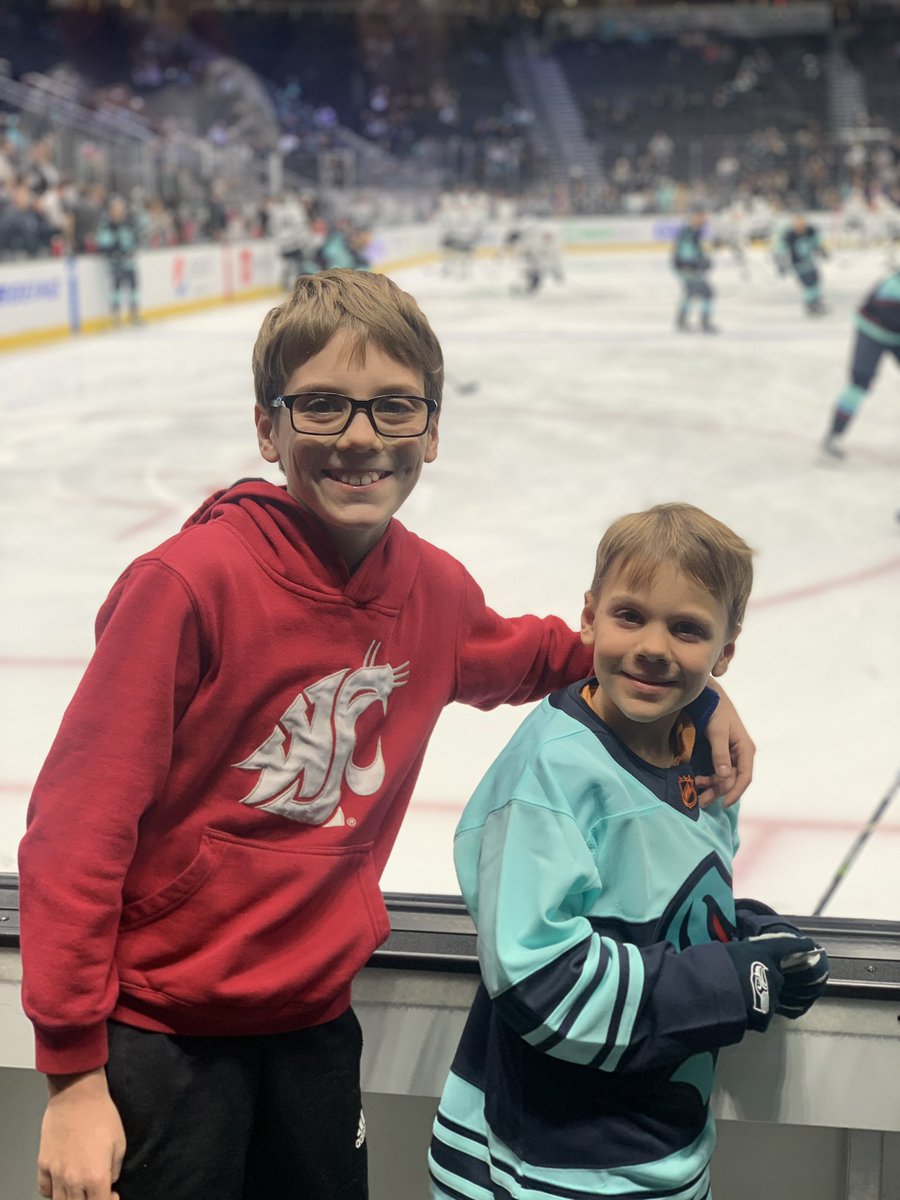 davidwtotten's tweet photo. That “before and after @brandon_tanev gets into the boards during warmups” moment. #the6yearoldishockeytough @SeattleKraken @SeattleKrakenPR https://t.co/WlDYBslFYE