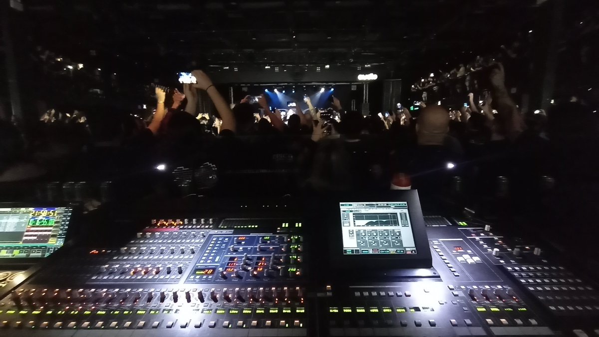paulybsound's tweet photo. First show of the @Epica Latin American tour in São Paulo. The @YamahaCommAudio #PM5D consoles are still alive in Brasil.
#livesound #proaudio https://t.co/NbWZRfWeCJ