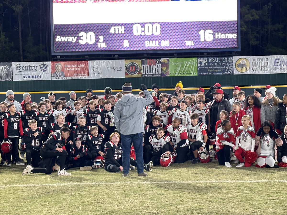 joshfloydHT's tweet image. Both of our 6th grade teams went undefeated and played in the JSYFL Championship tonight!  Appreciate the coaches and players for their hard work and can’t wait to coach this group!  @HuskyFast