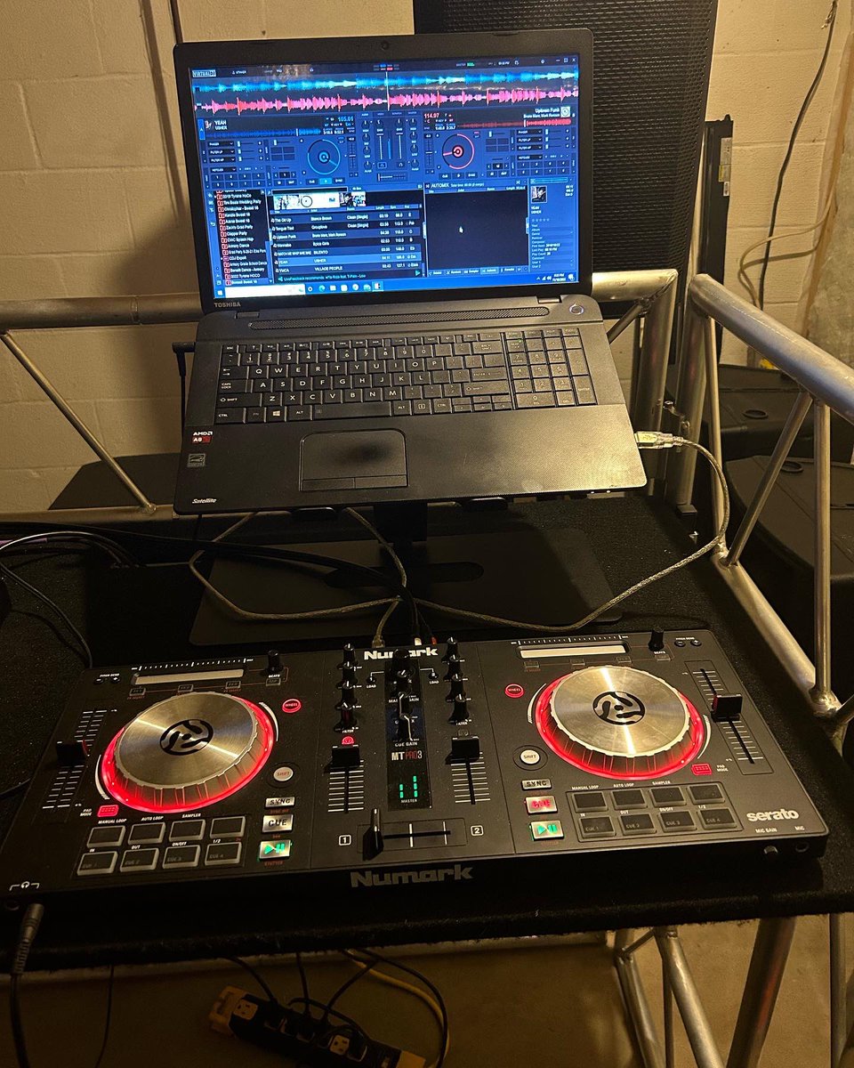 avsoundlights's tweet photo. Got a new laptop stand that works great with my ADJ Event Table. Love the feel and view 🔊🔊 https://t.co/87Kb4hSUjp