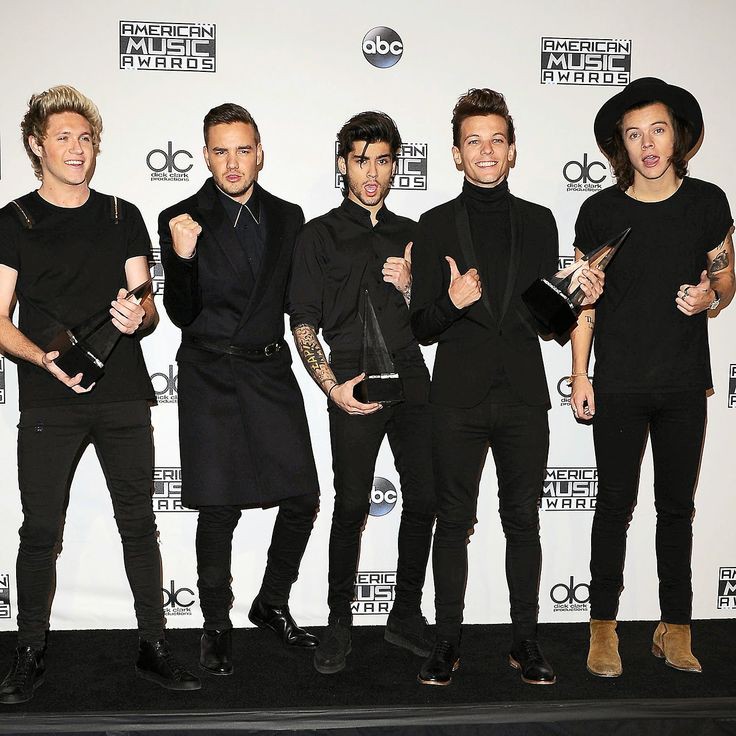 CcabelloP_97's tweet photo. A mi me gusta el que está vestido de negro, y a ustedes? JAJAJAJJAJA

I'm voting for #OneDirection "Story Of My Life" (2013) for #AMAsFanFavorite at the #AMAs https://t.co/CQFjGG5bTu