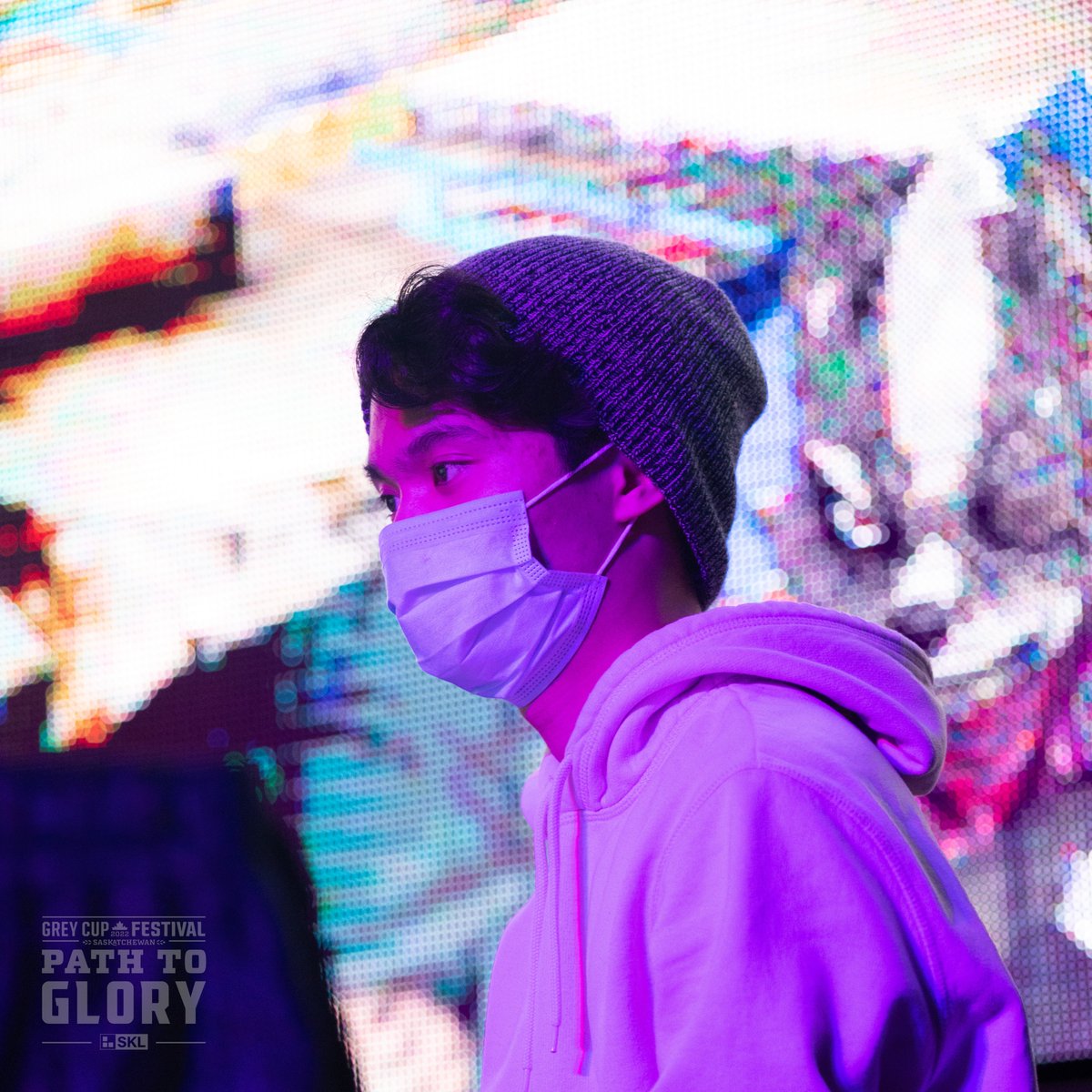 The most anticipated set of Path To Glory is about to begin 👀

<a href="/RiddlesMK/">Riddles</a> vs <a href="/OuchBC/">Ouch!?</a> 

Watch #PTG22 🇨🇦🏆
twitch.tv/SKL_Esports 

📸<a href="/ponnox/">SKL Ponnox</a>